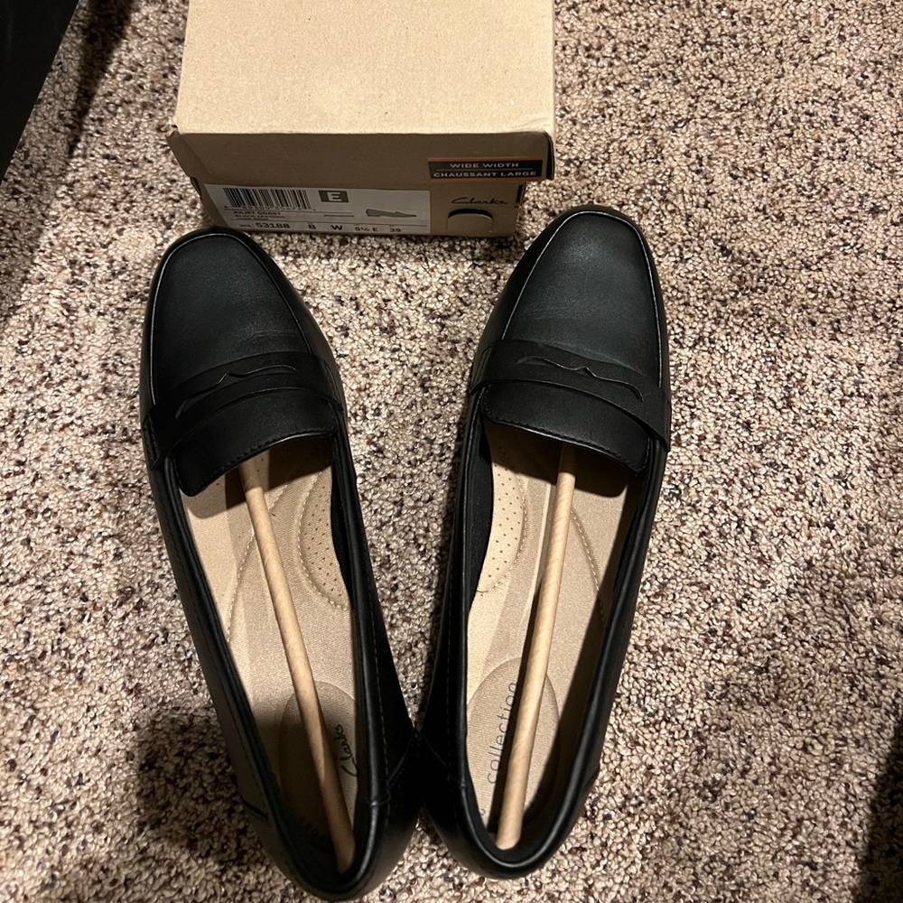 Brand new in box Clark’s loafer women size size 8W